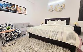 Lux Studio By Epic Stay